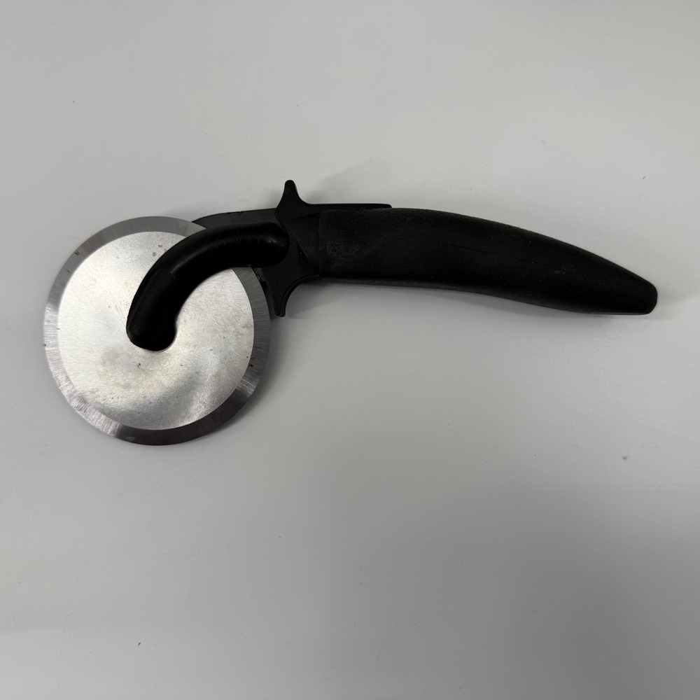 Cutco Pizza Cutter 77 Black Ergonomic Handle Stainless Steel Blade Slicer
